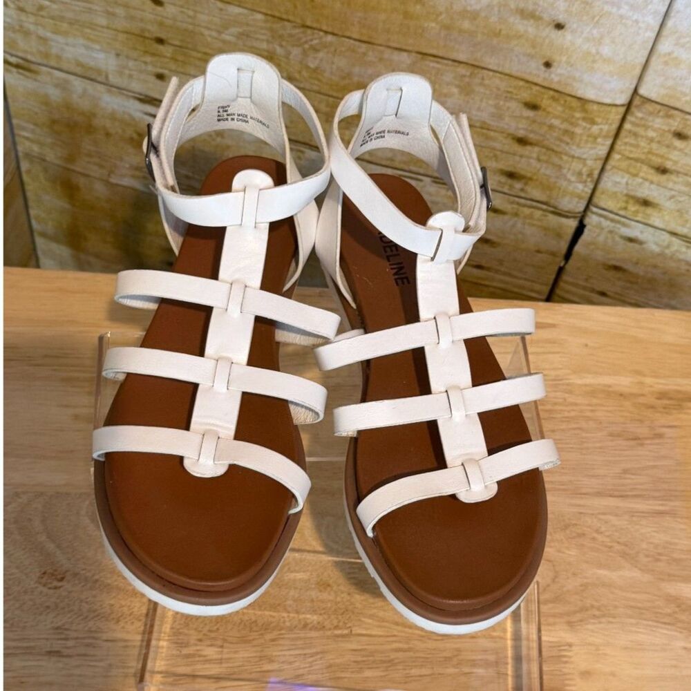 MADELINE WHITE FAUX LEATHER ROUND TOE SANDALS SZ. 8.5 - Picture 4 of 6